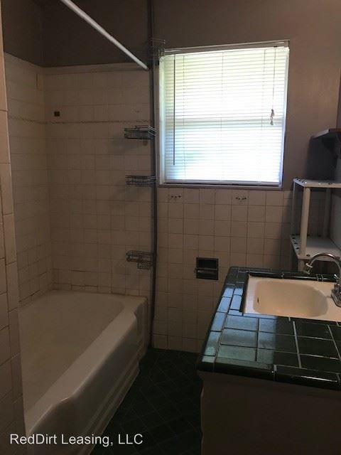 Building Photo - 2 br, 1 bath House - 5824 S. Broadway Ave.