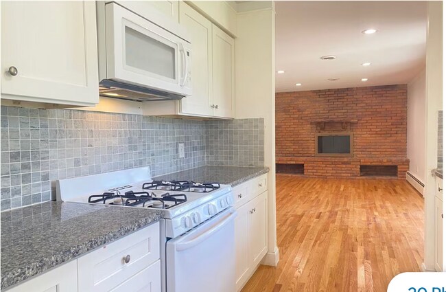 Foto del edificio - 2727 Oakdale Dr