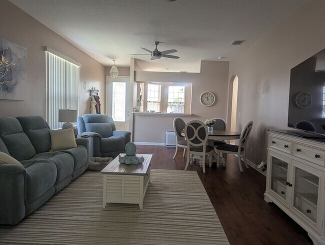 Foto del edificio - Lovely 2 bedroom, 1 bath home located in the beautiful community of the Legacy of Leesburg