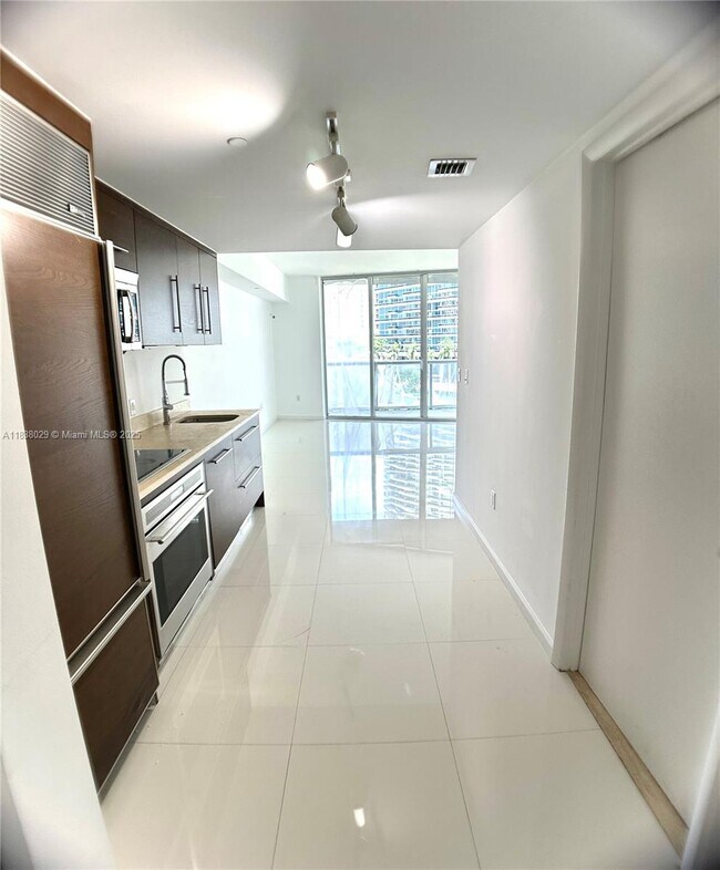 Building Photo - 465 Brickell Ave