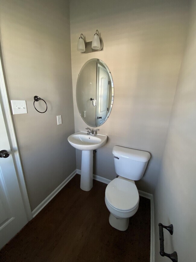 Foto del edificio - 2715 Honey Hill Rd