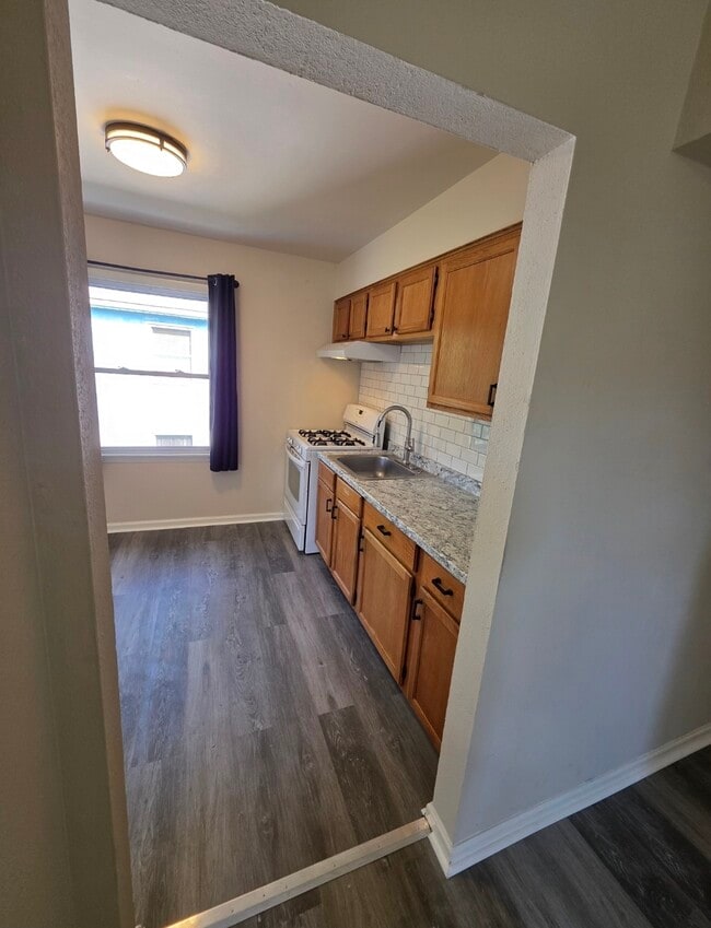 Building Photo - 4839 W Lynndale Ave