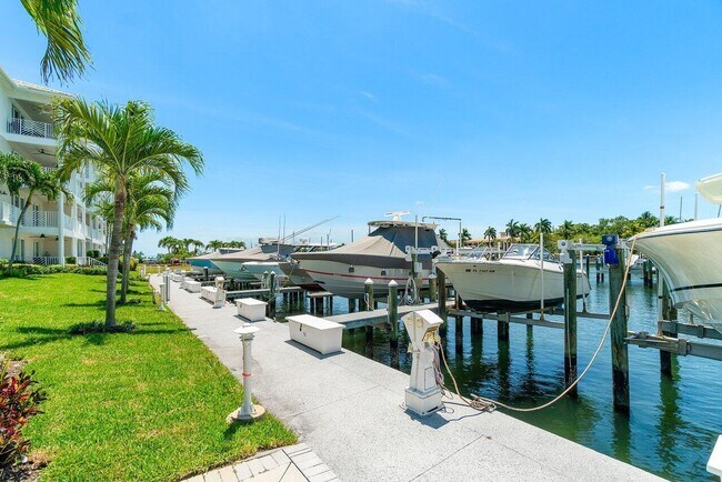 Building Photo - 342 Bay Colony Dr N