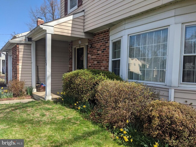 Building Photo - 128 Lakeview Dr