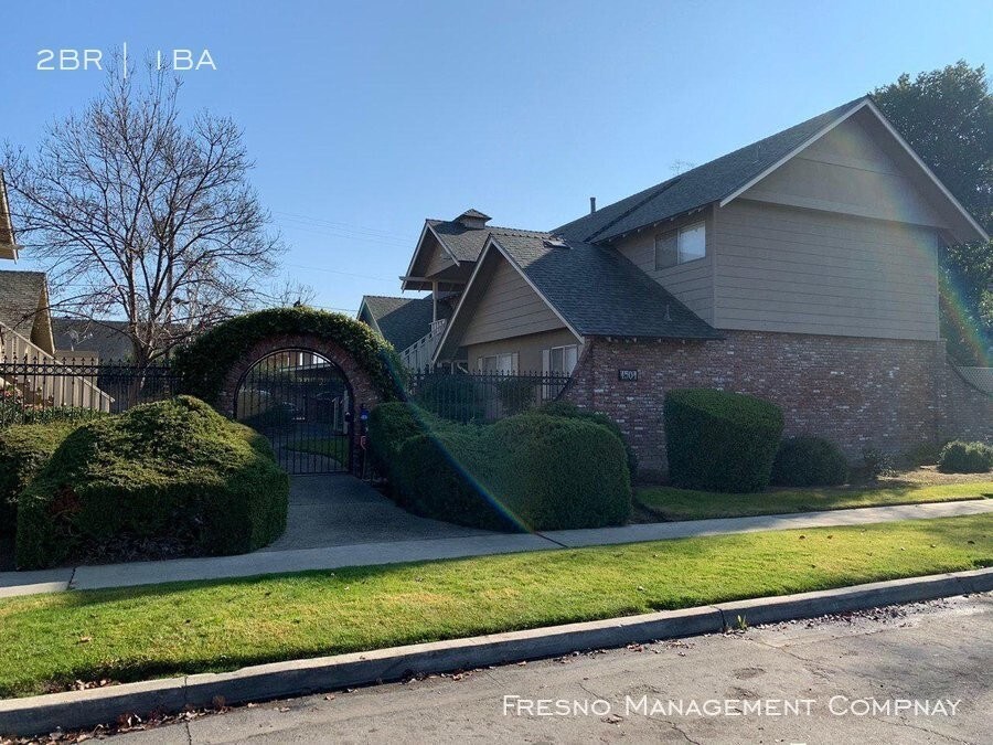 Primary Photo - 4504 N Sharon Ave