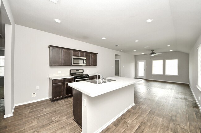 Building Photo - 16916 Rich Pines Dr