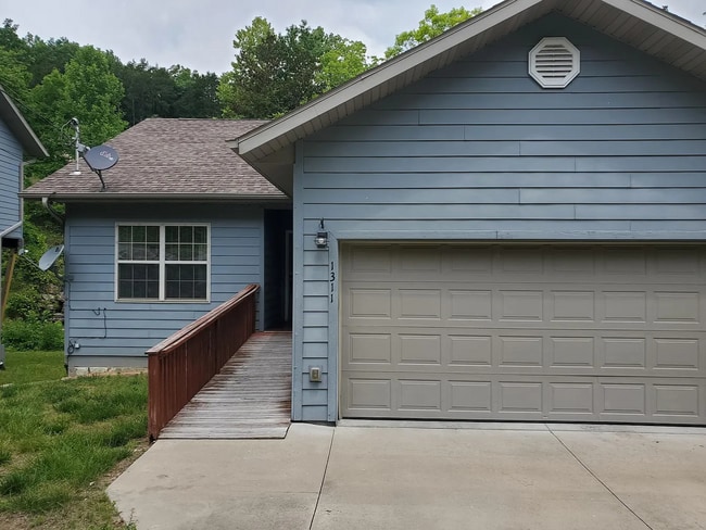 Building Photo - 1311 Berry Dr