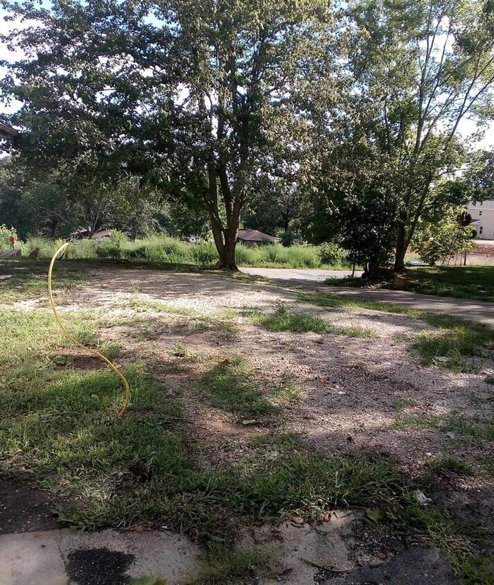 Building Photo - Handy Man Special! - $290 Month / $500 Down