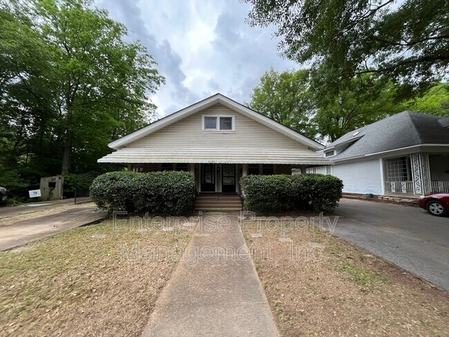 Photo - 2187 Court Ave Apartment