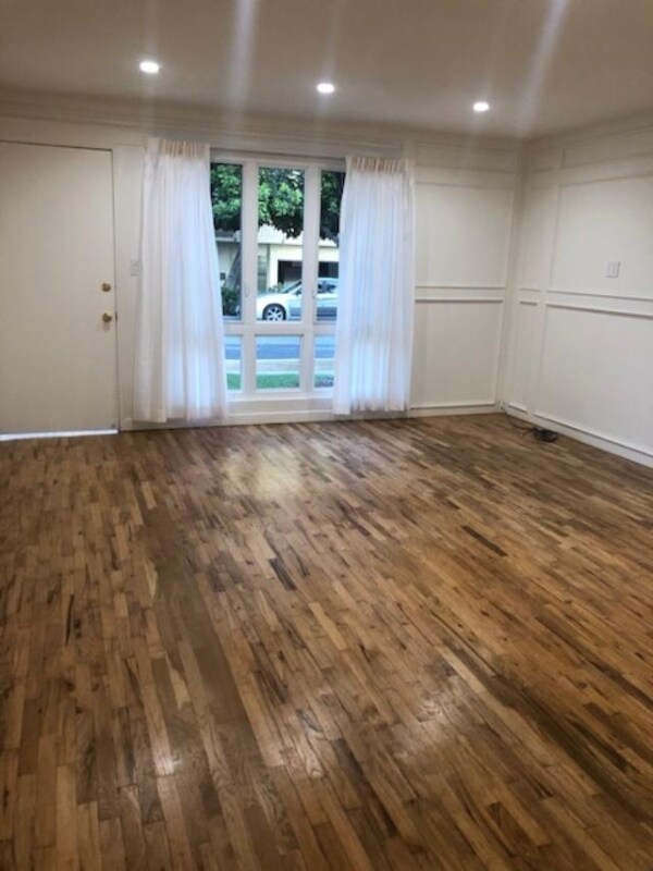 Foto del edificio - 821 Westmount Dr