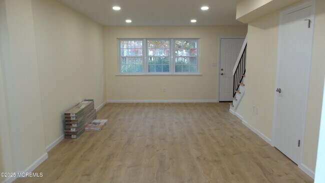 Foto del edificio - 2 Briar Mills Dr