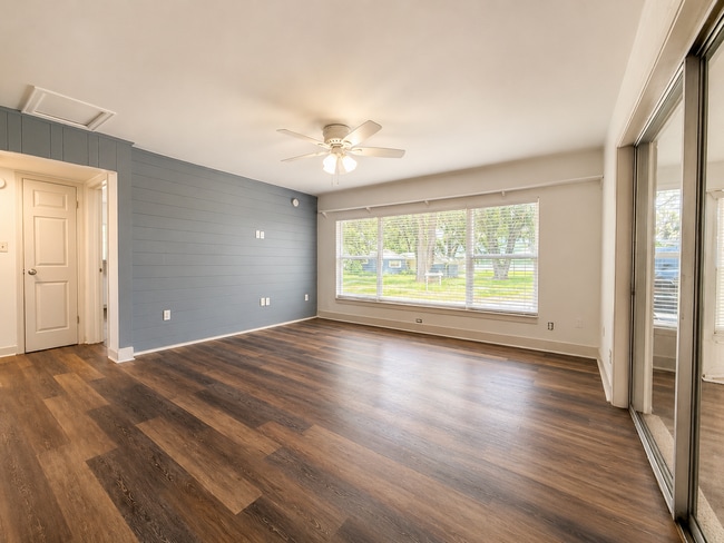 Building Photo - 3 bedroom 2 bathroom - Water Included-Available now