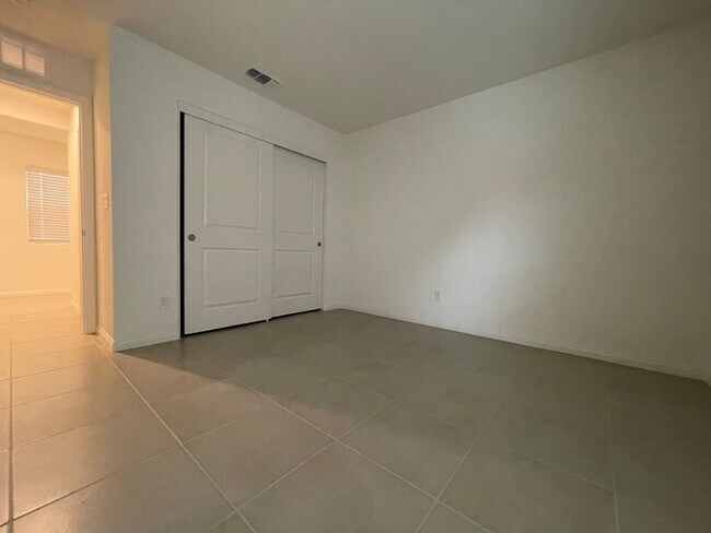 Foto del edificio - 4 Bedroom Home in Mountains Edge!