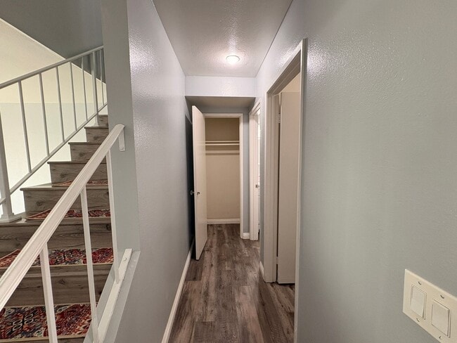 Foto del edificio - 3 Bed, 2.5 Bath in Ontario!