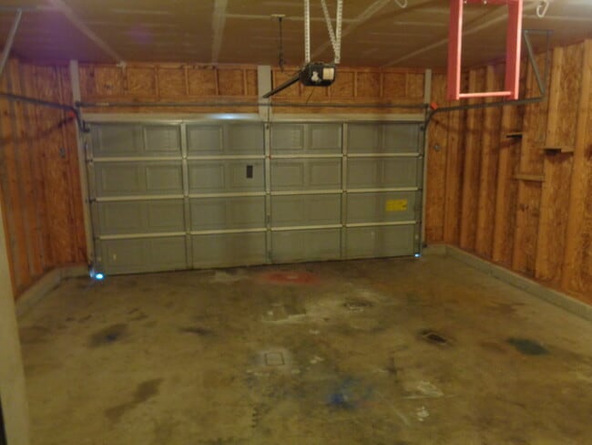 Building Photo - Great 3 Bedroom House Near Lake Shawnee