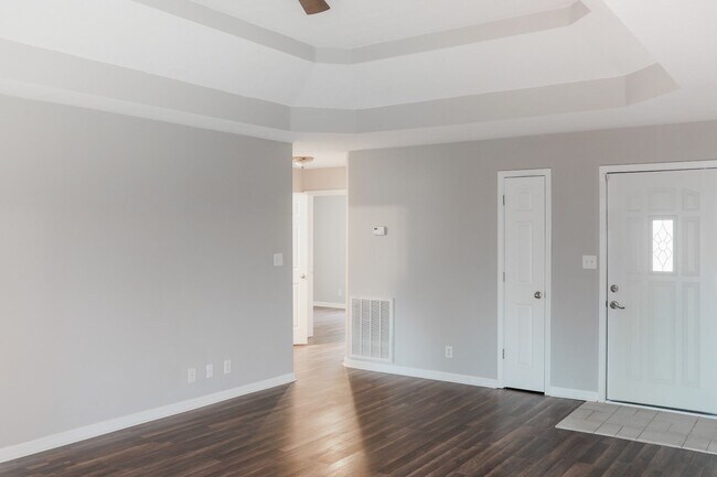 Building Photo - 3 Bedroom 2 Bathroom Home with Bonus Room