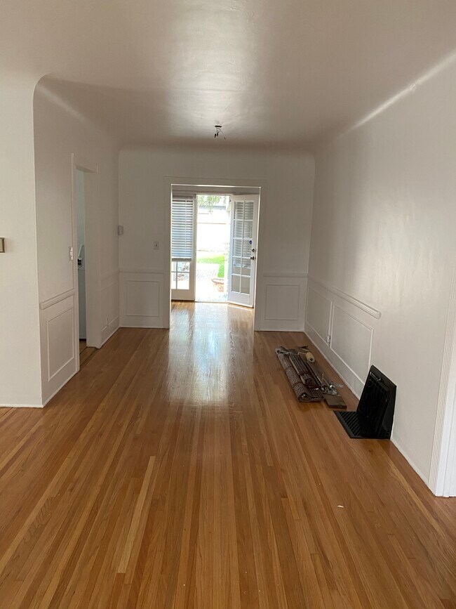 Comedor - 5243 Wilkinson Ave