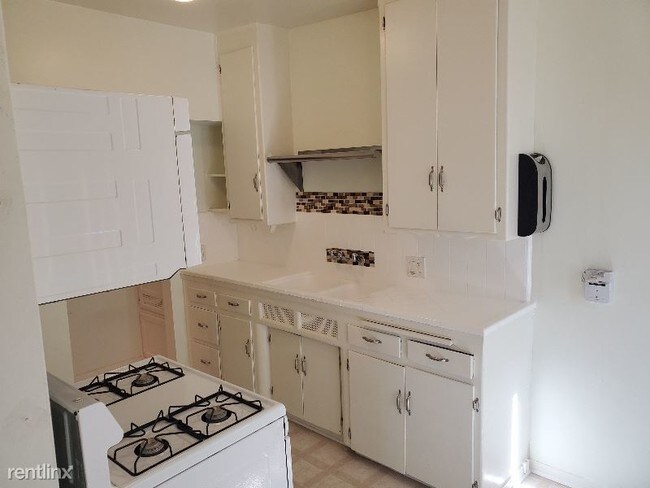 Building Photo - 1 br, 1 bath Apartment - 1750 gladys ave