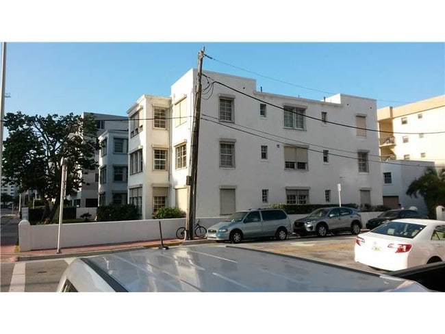 Building Photo - 3624 Collins Ave