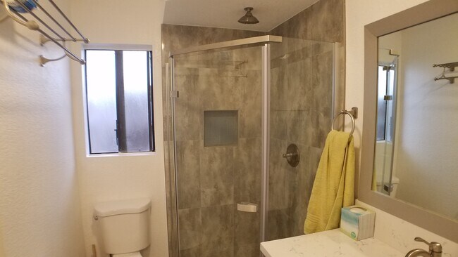 Foto del edificio - 4557 W 166th St