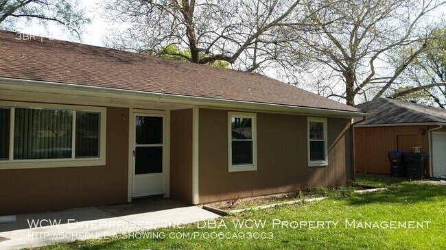 Foto del edificio - Great 3 bedroom 2 bath rancher at an amazi...