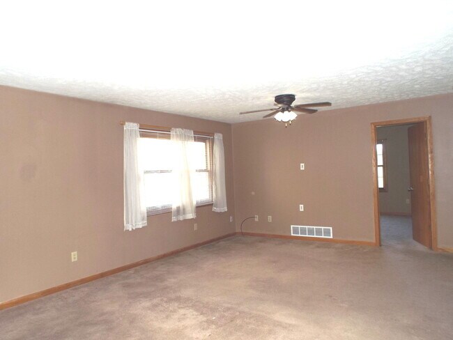 Building Photo - 440 S Peace Rd