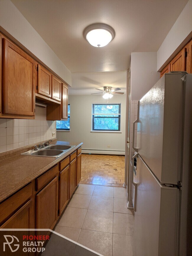 Foto del edificio - 502 W Briar Pl