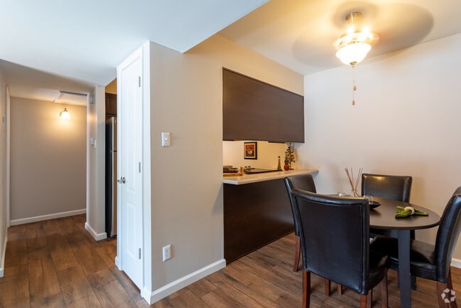 1BR, 1BA - 700 SF Model - Whisper Hollow Apartments