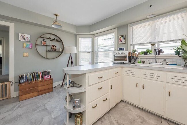 Foto del edificio - 512 Glenwood Ave SE