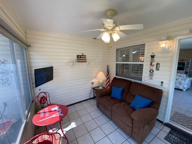 Foto del edificio - Great Location Turnkey Villa In The Village of Belvedere ANNUAL Lease