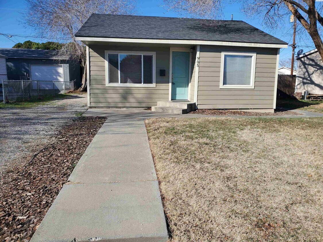 Primary Photo - 905 Winslow Ave