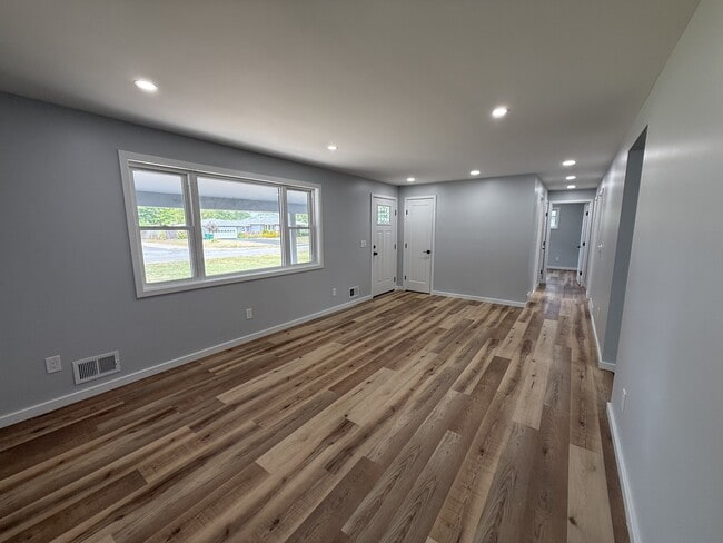 Building Photo - 123 Cattaragus Dr