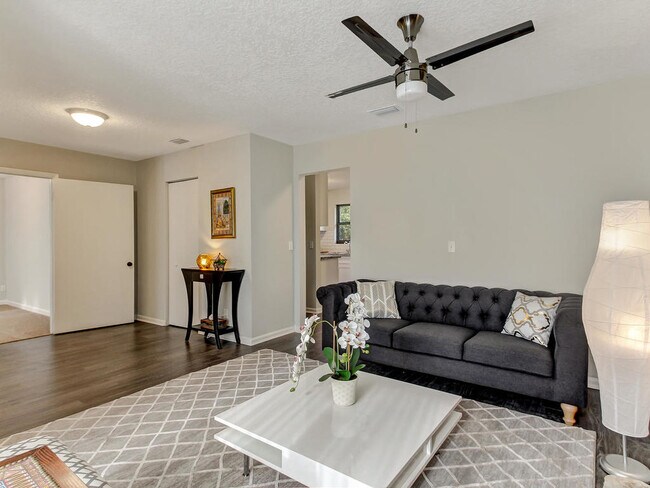 Foto del edificio - 8521 Howell Dr