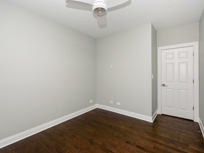 Foto del edificio - 1915 W Irving Park Rd