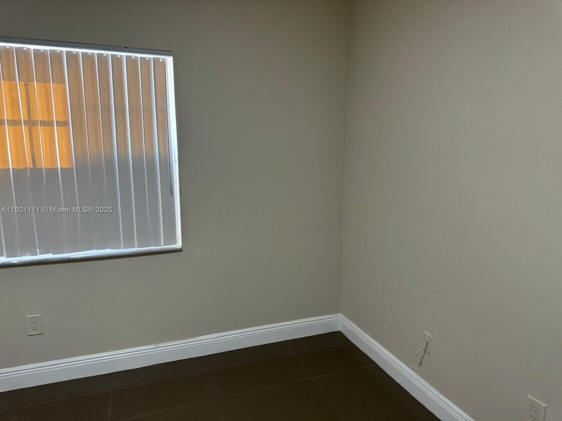 Foto del edificio - 18324 NW 68th Ave