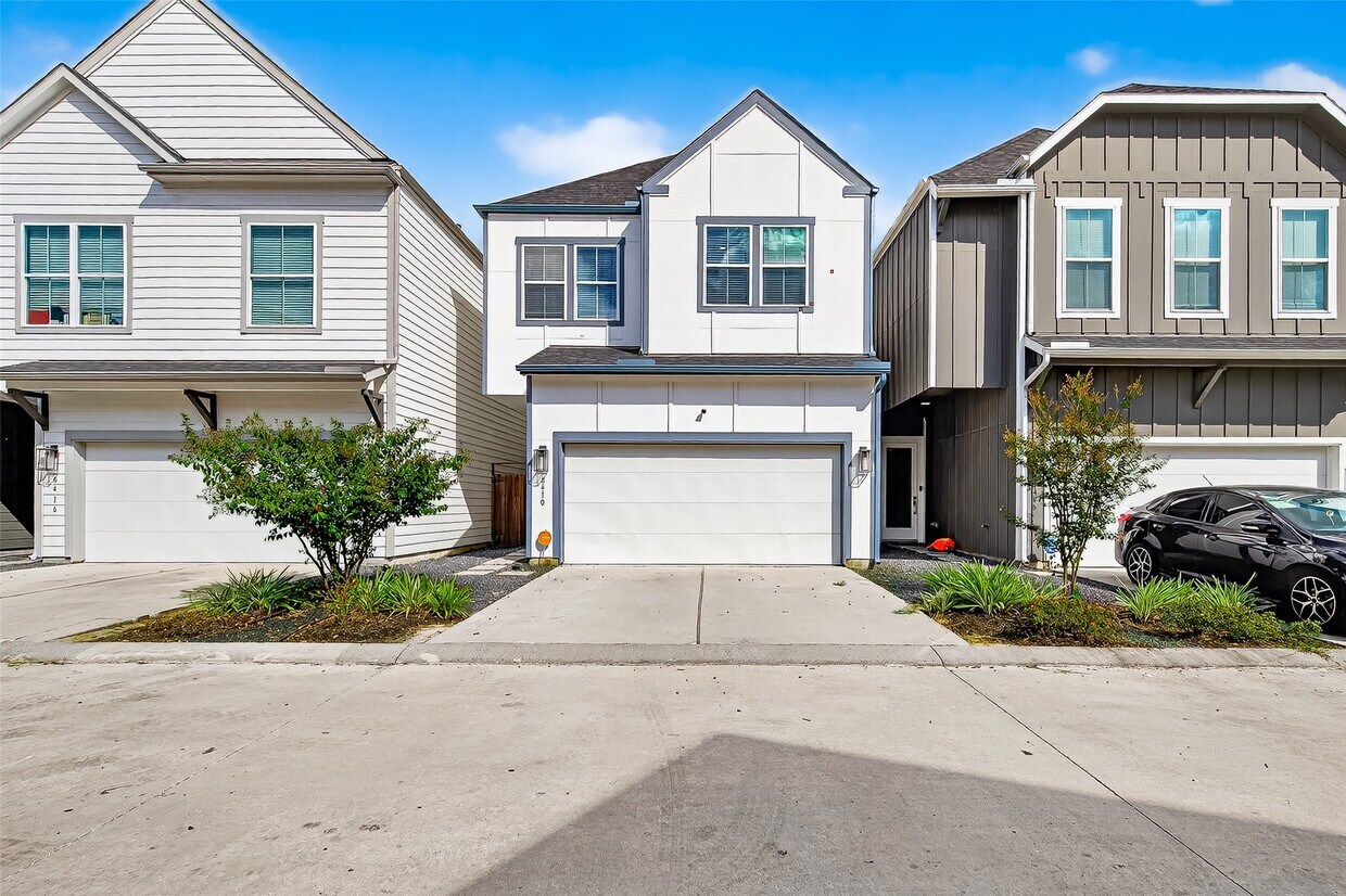 Foto principal - 8410 Berry Brush Ln