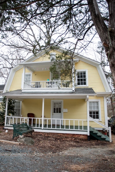 Building Photo - 2br/1ba apartment in renovated cottage on ...