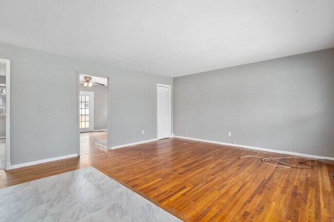 Foto del edificio - 3 Bed, 2 Bath Single Family Ranch with Bas...