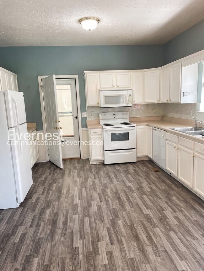 Building Photo - 3 Bed, 2.5 Bath Home with Garage / Coming Soon!