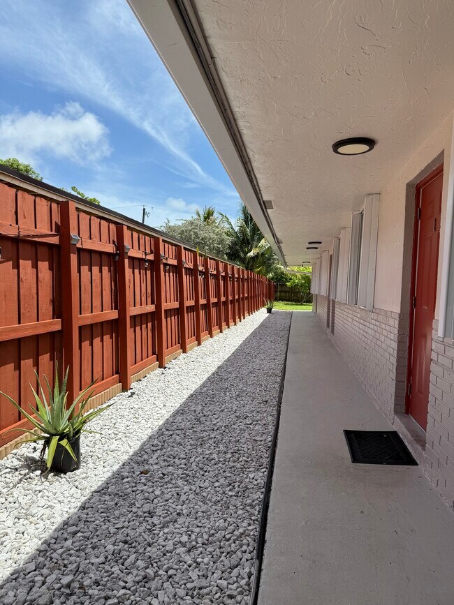 Lado de la estructura - 821 SW 9th St