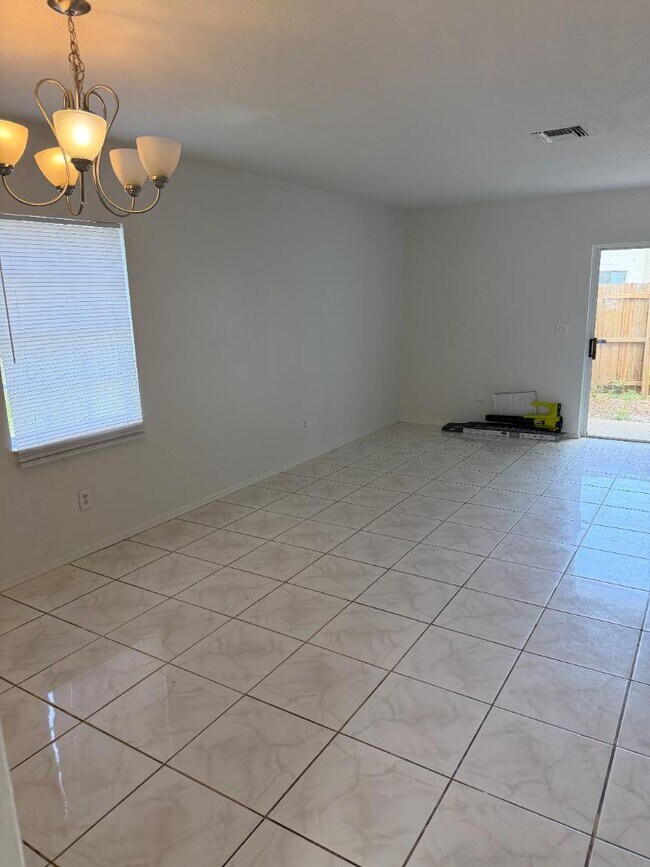 Foto del edificio - 135 Knotts Ln
