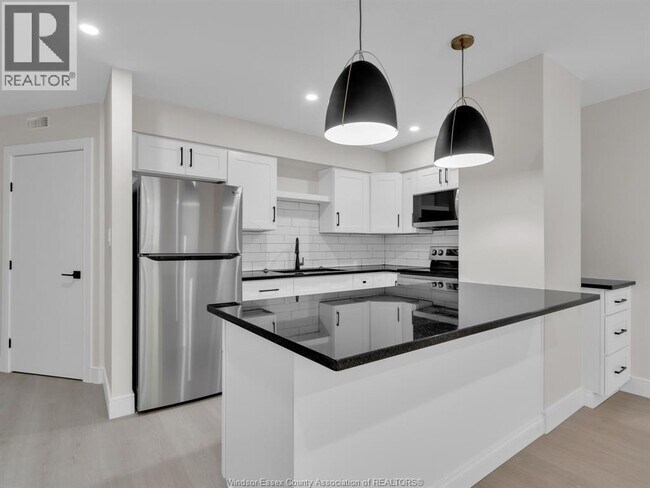 Photo du bâtiment - 3177 Riverside Dr E