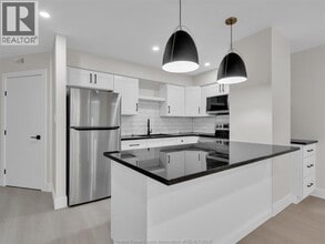 Building Photo - 3177 Riverside Dr E