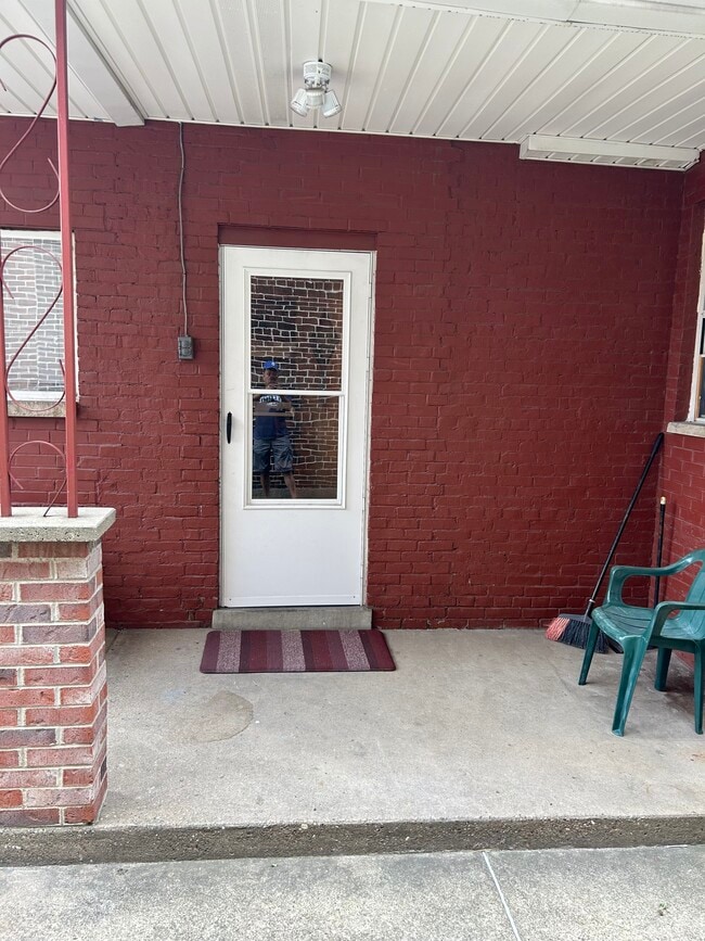 Private entrance - 9 Oakland Sq