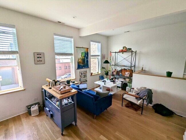 Foto del edificio - 1644 W Cermak Rd