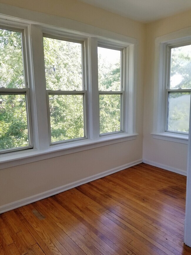 Foto del edificio - 2220 N St Louis Ave