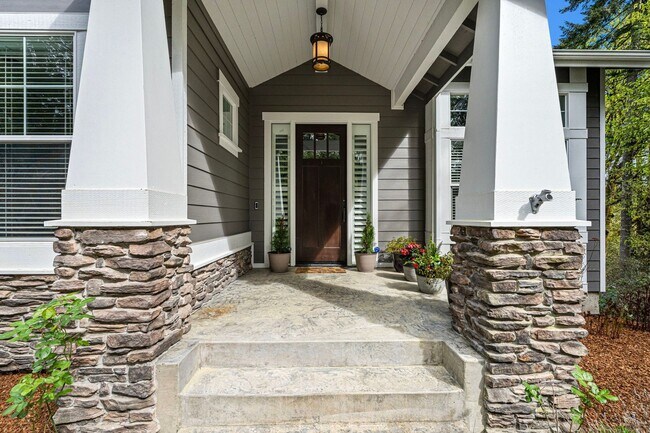 Foto del edificio - Custom Craftsman Estate on 1.5+ Sun-drenched Acres