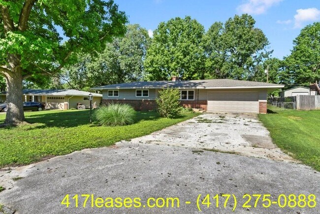 Building Photo - 203 S White Oak Ave