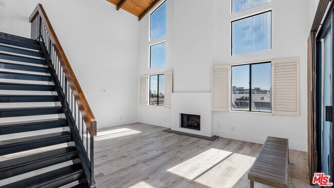 Foto del edificio - 1505 Purdue Ave