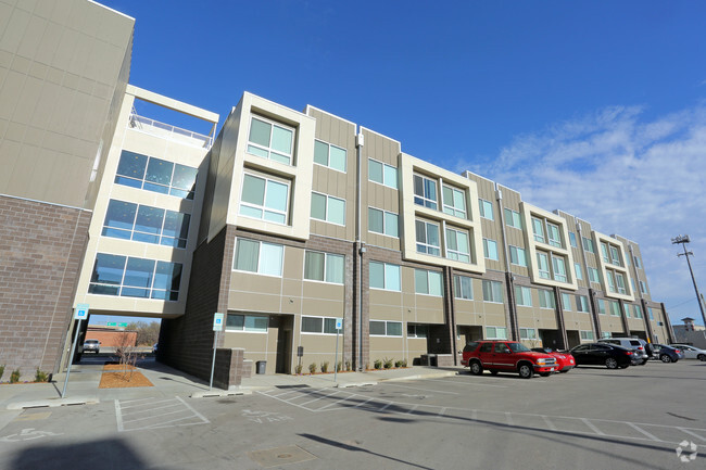 Estacionamiento para residentes - GreenArch Apartments Tulsa